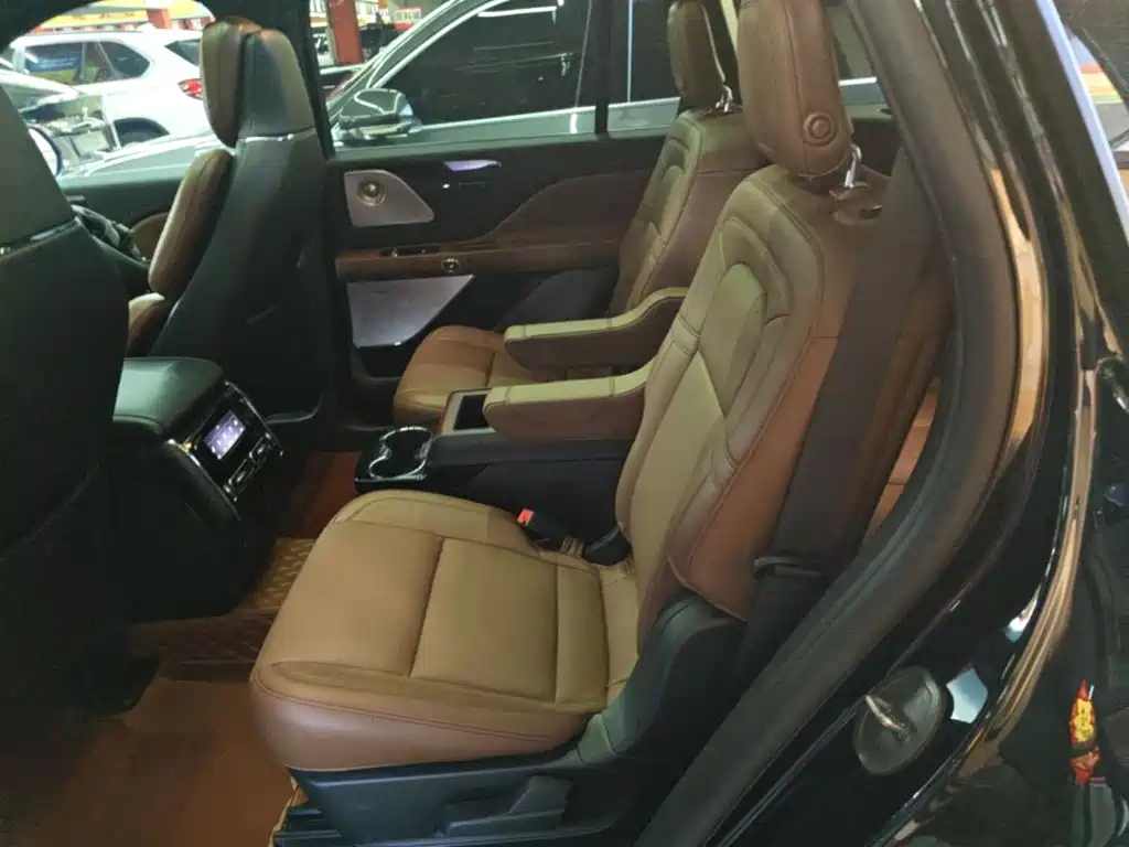 Lincoln Aviator — миниатюра 17