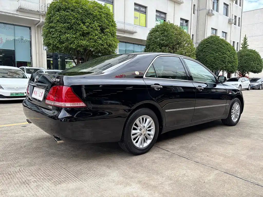 Toyota Crown — миниатюра 18