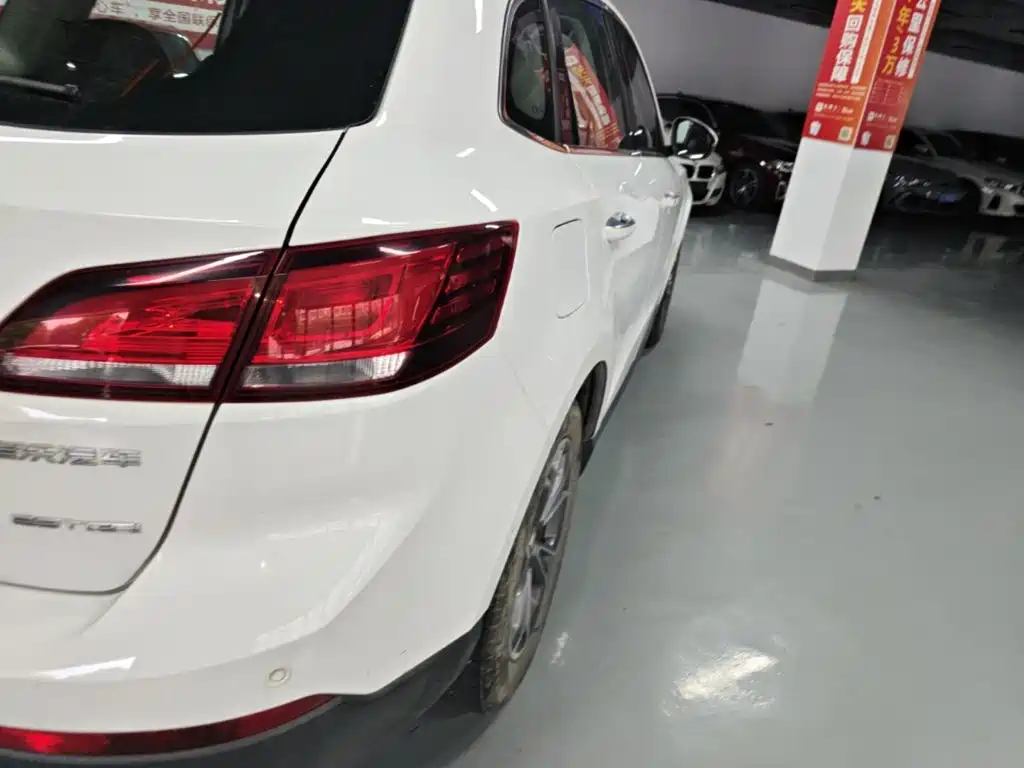 Borgward BX7 — миниатюра 8