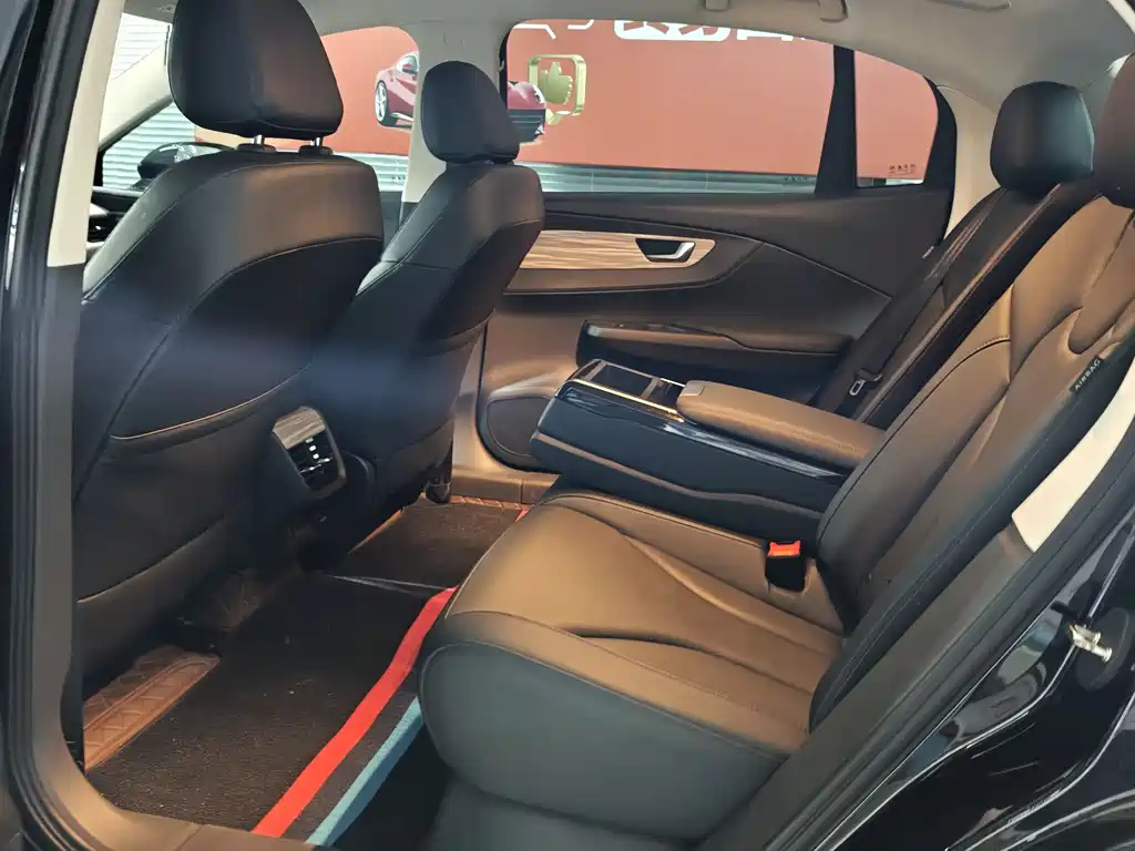 Hongqi E-QM5 2024 560km PLUS