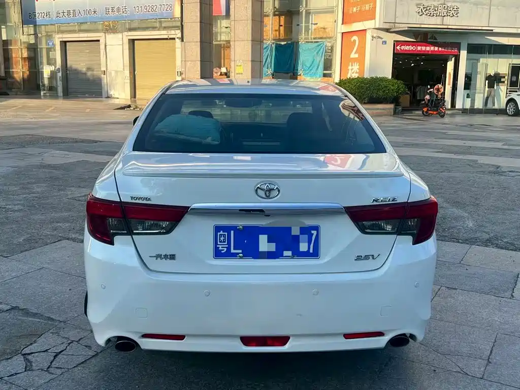 Toyota Reiz — миниатюра 8