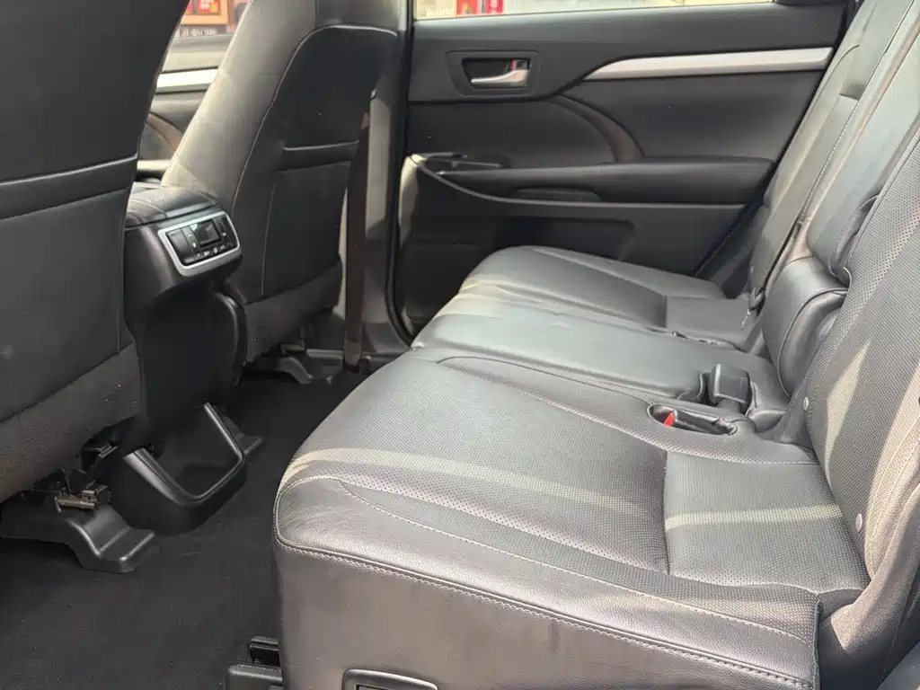 Toyota Highlander — миниатюра 7
