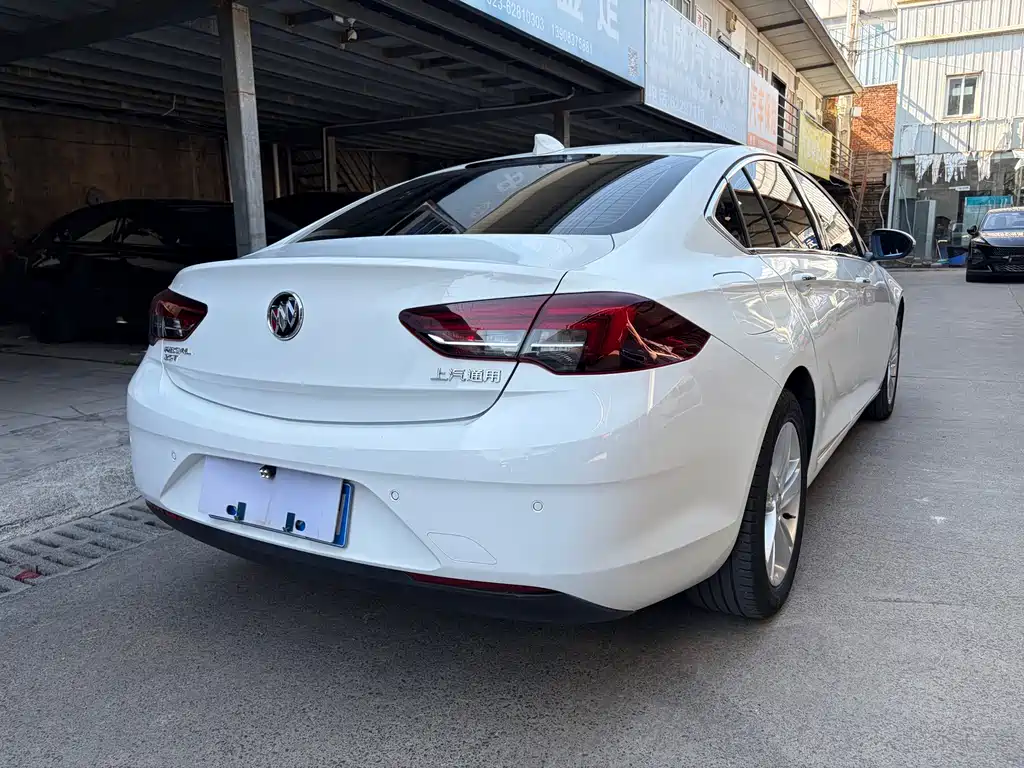 Buick Regal — миниатюра 12
