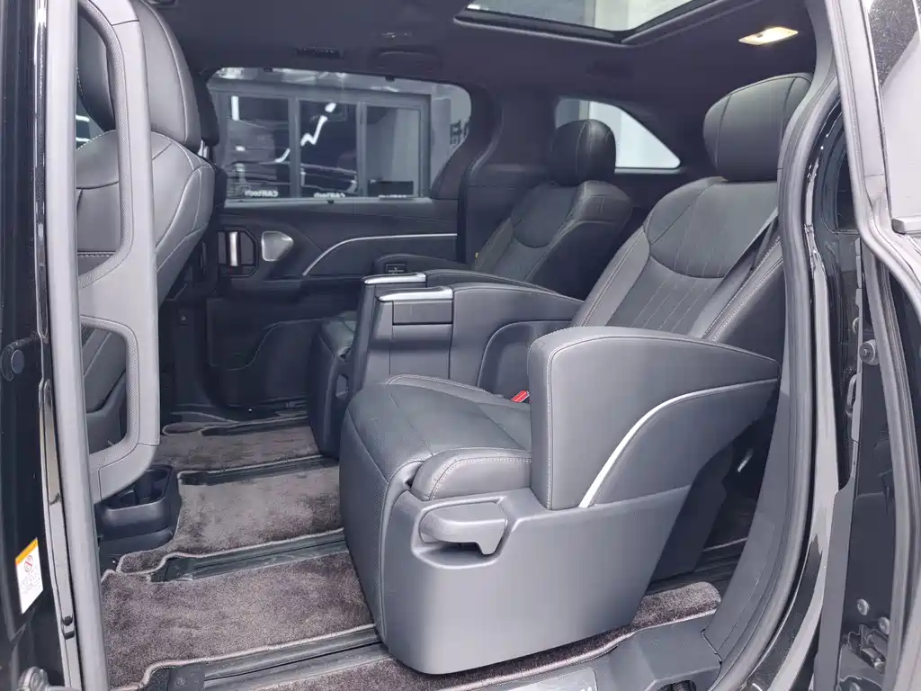 Toyota Sienna — миниатюра 7