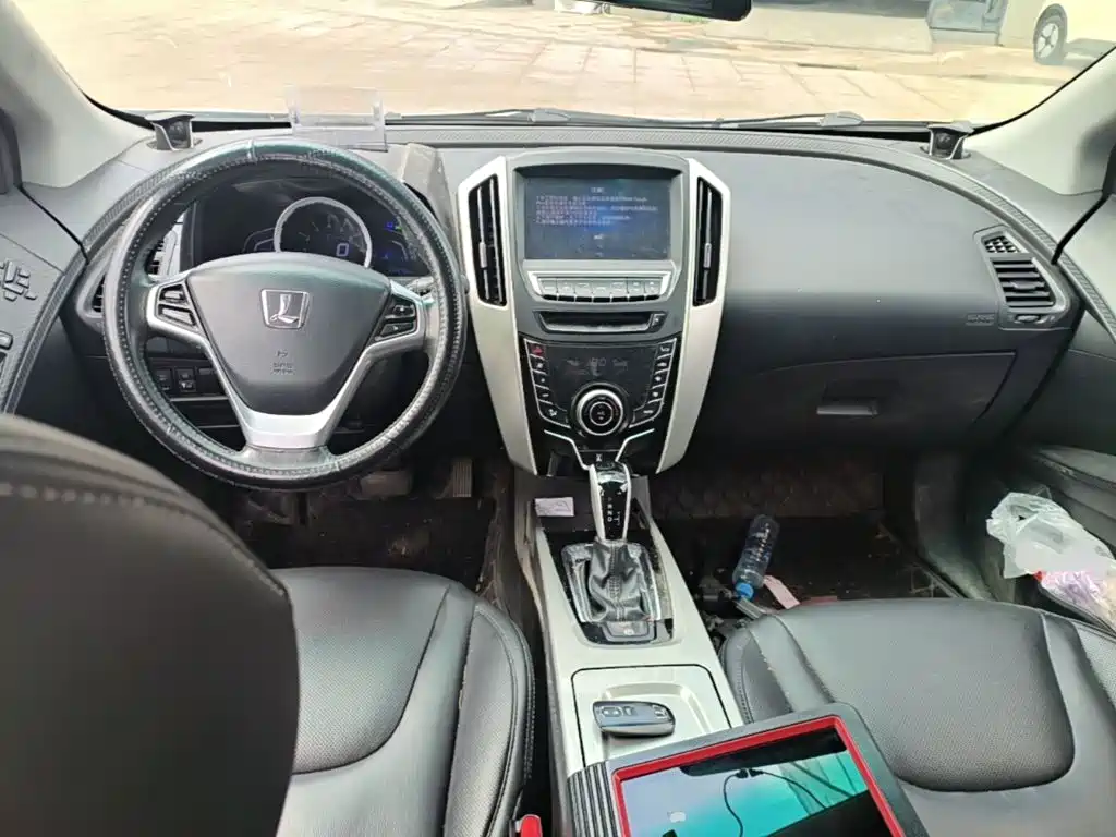 Luxgen U6 — миниатюра 10