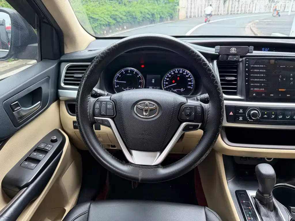 Toyota Highlander — миниатюра 10