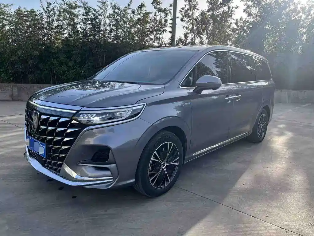 Roewe iMAX8