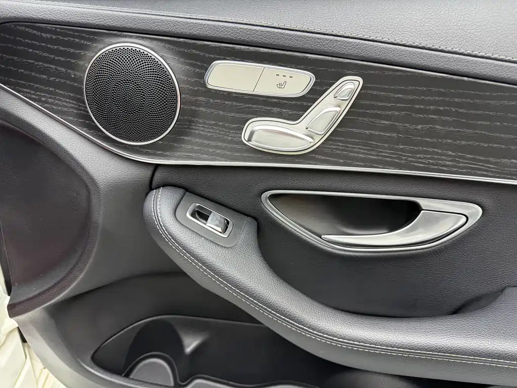Mercedes-Benz C-Class — миниатюра 14