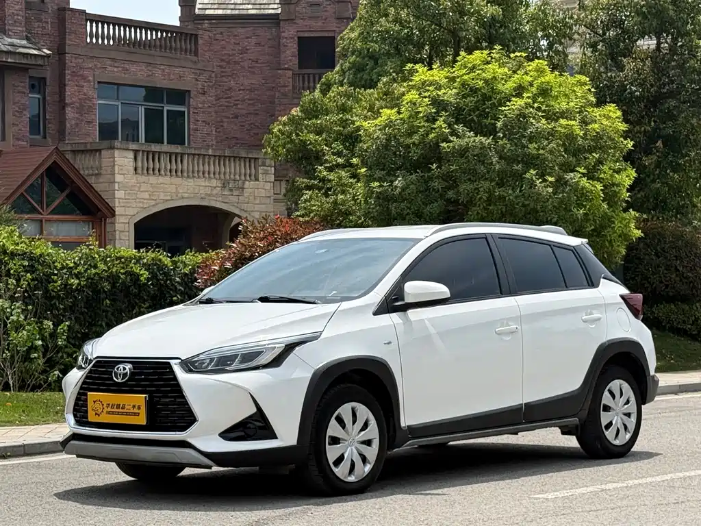 Toyota Yaris L 2023