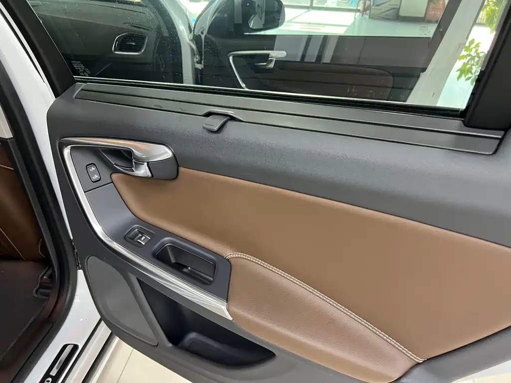 Volvo S60 PHEV — миниатюра 16