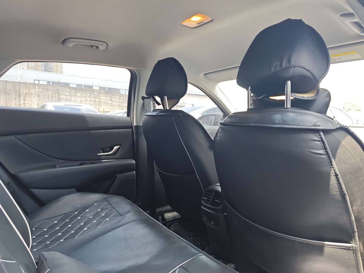 Hyundai Elantra 1.5 л 2024 г. Серебристо-серый, пробег 25600 км