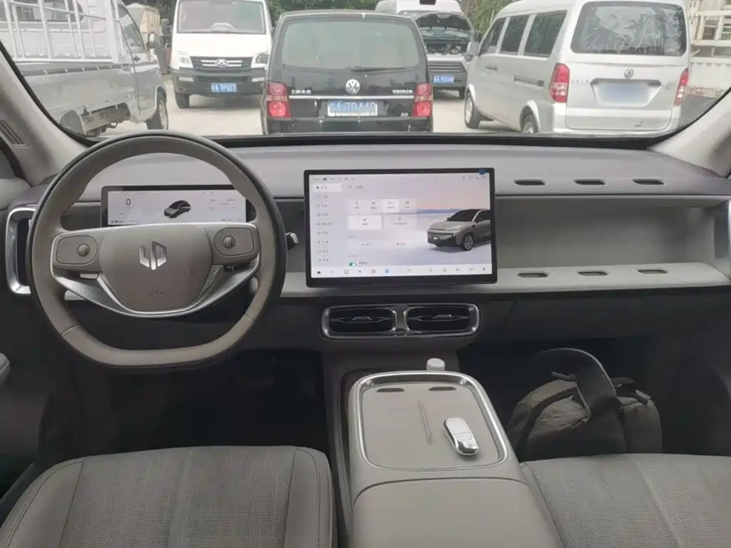 Leapmotor Leapmotor B10 — миниатюра 10