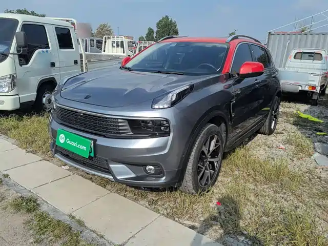 2018 Lynk & Co 01