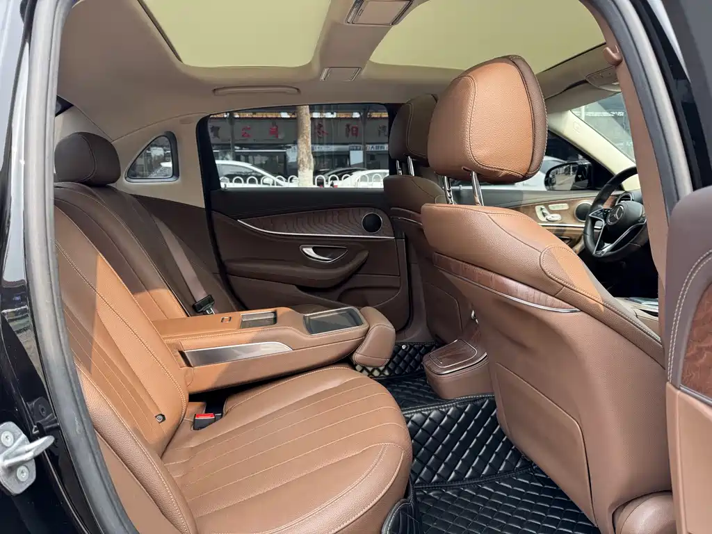 Mercedes-Benz E-Class — миниатюра 15