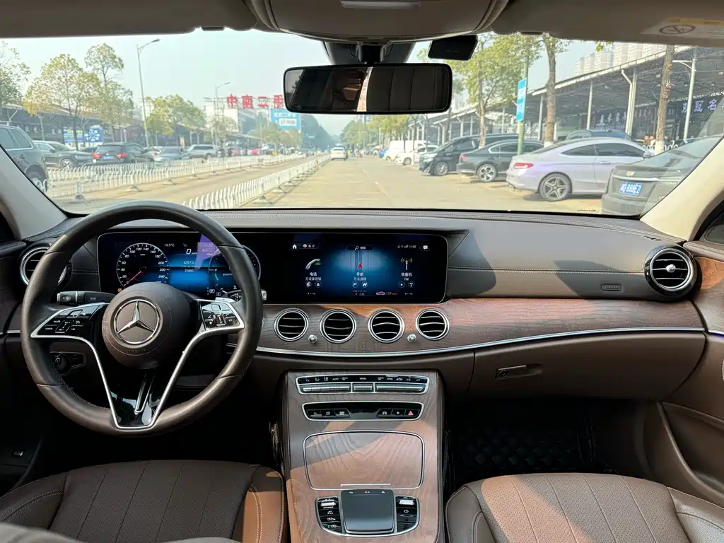 Mercedes-Benz E-Class — миниатюра 9