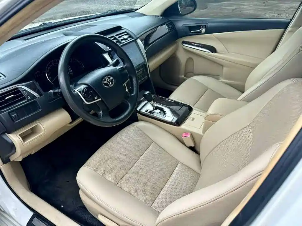 Toyota Camry — миниатюра 5
