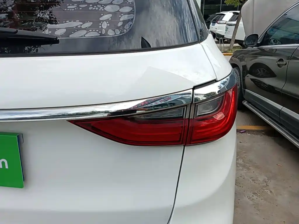 BYD MAX — миниатюра 8