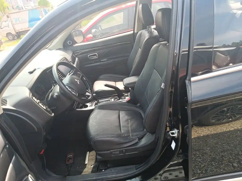 Mitsubishi Outlander — миниатюра 11