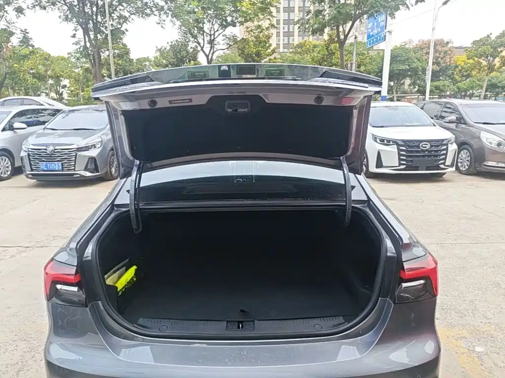 Roewe i6 MAX New Energy — миниатюра 19