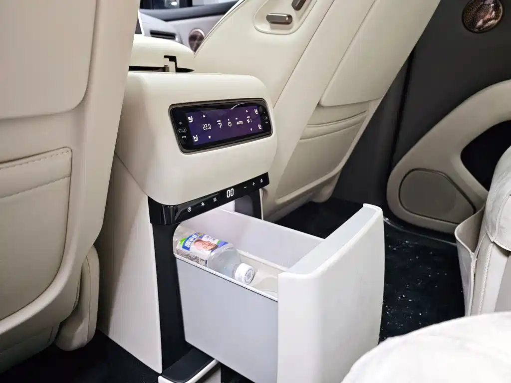 Li Auto Li i8 — миниатюра 12