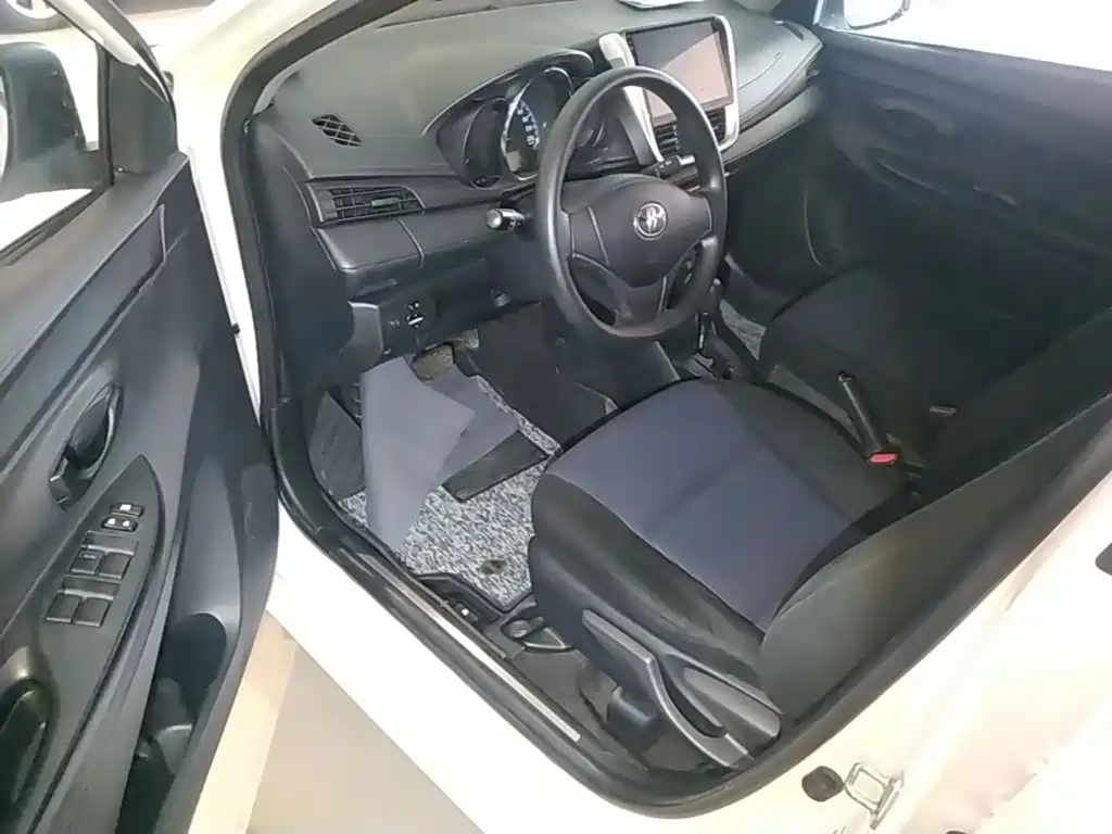Toyota Yaris L — миниатюра 16
