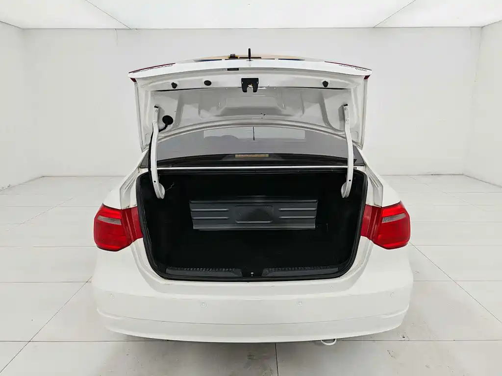 Volkswagen Jetta — миниатюра 16