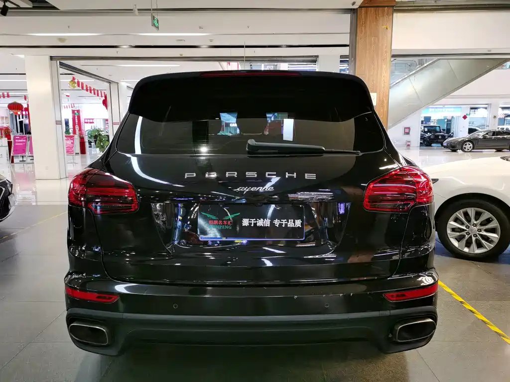 Porsche Cayenne — миниатюра 4