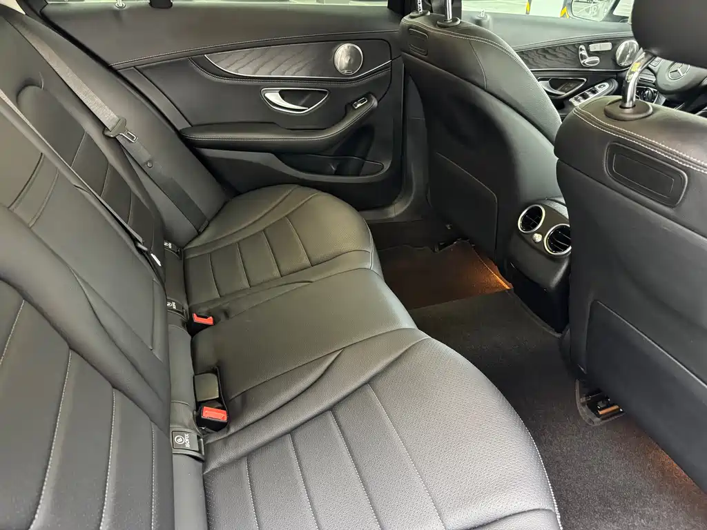 Mercedes-Benz C-Class — миниатюра 11