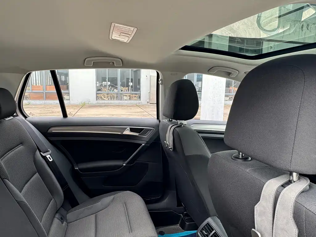 Volkswagen Golf — миниатюра 10