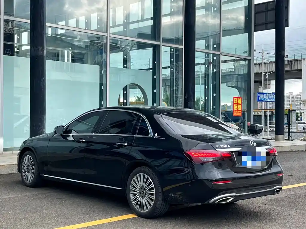 Mercedes-Benz E-Class — миниатюра 5