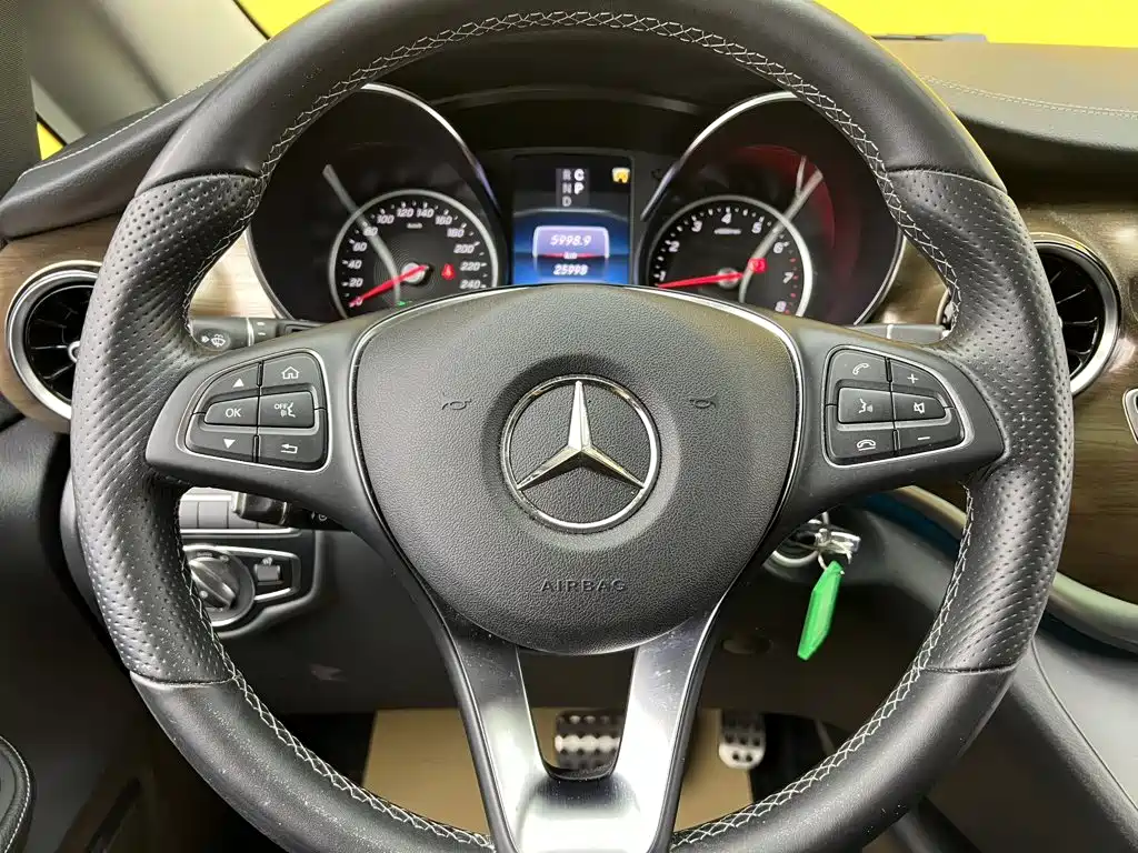 Mercedes-Benz V-Class — миниатюра 10