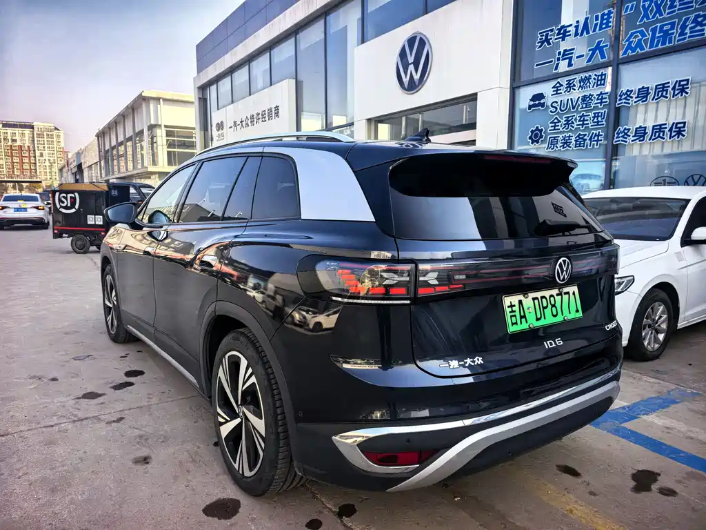 VOLKSWAGEN ID.6 CROZZ