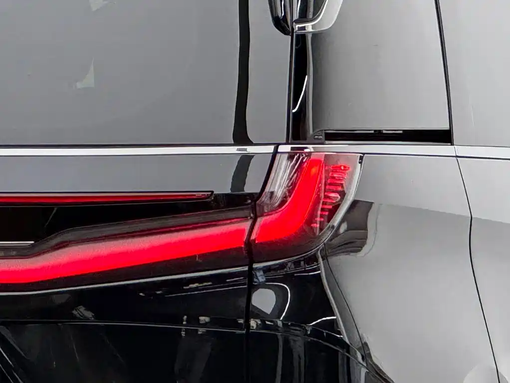 Lexus LM — миниатюра 6