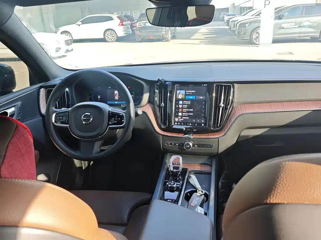 VOLVO XC60 PLUG IN HYBRID