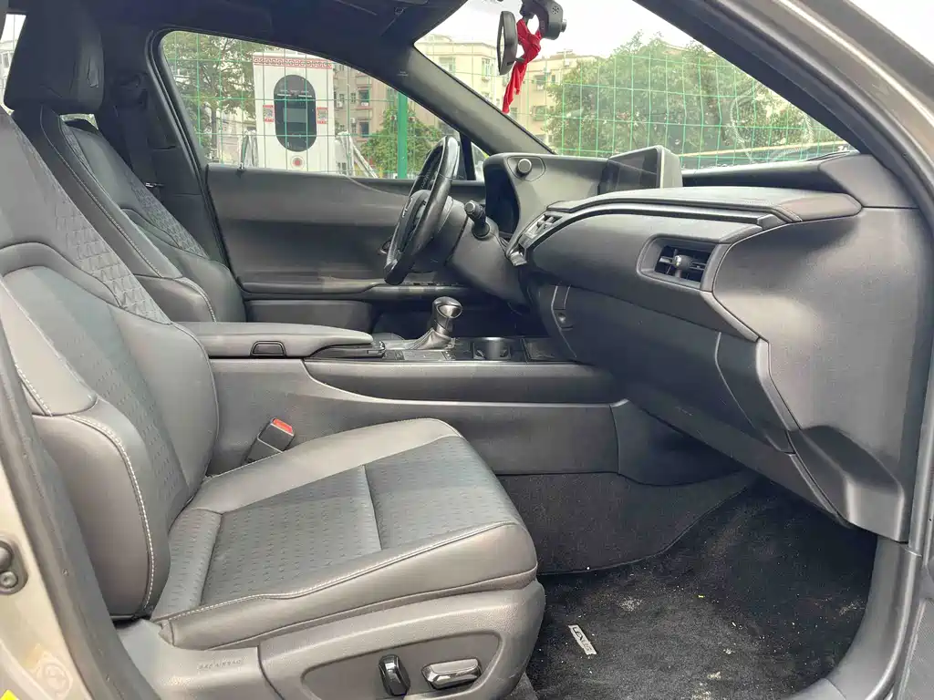 Lexus UX — миниатюра 12
