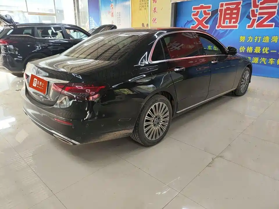 Mercedes-Benz E-Class — миниатюра 4