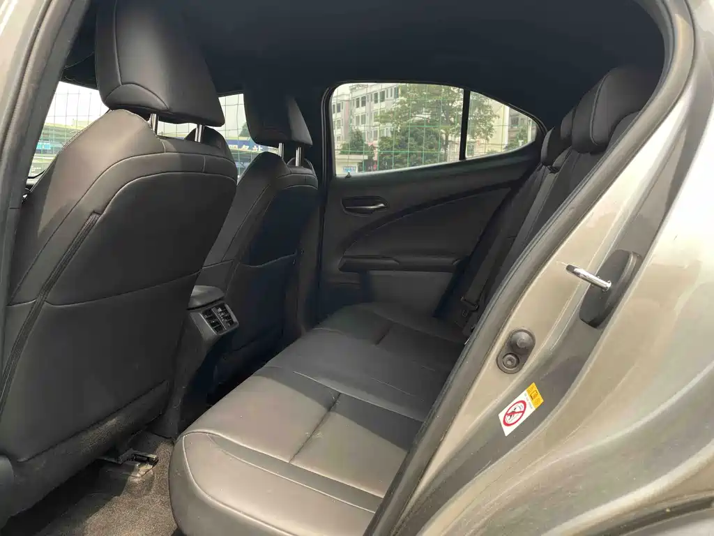 Lexus UX — миниатюра 14