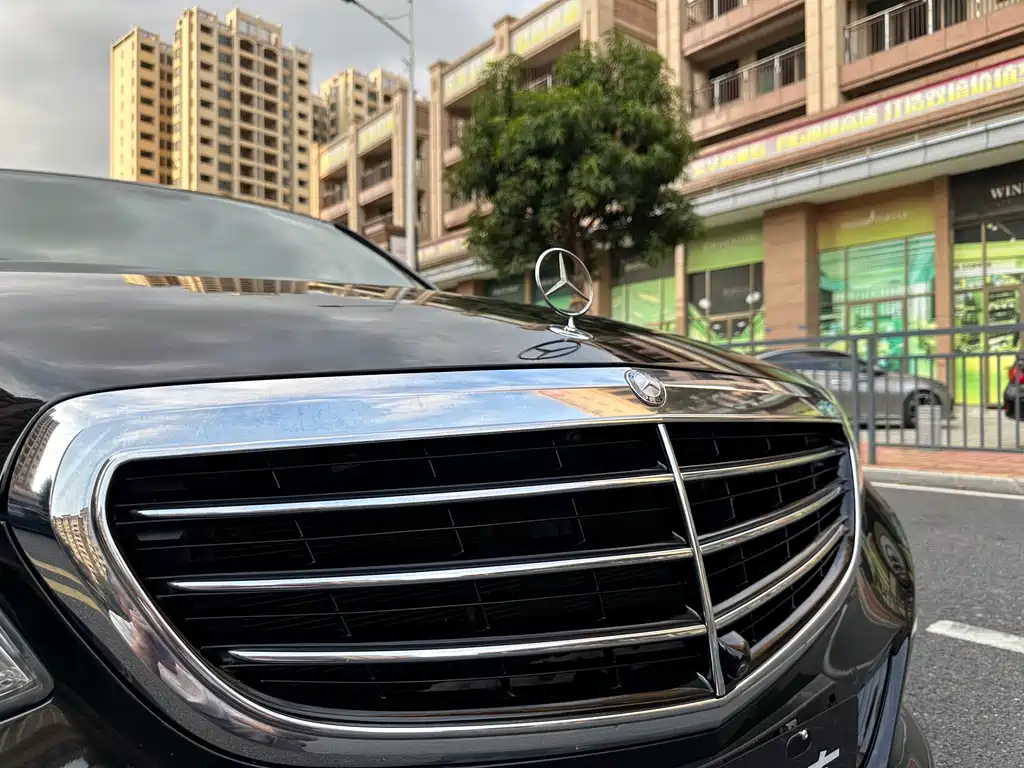Mercedes-Benz E-Class — миниатюра 28