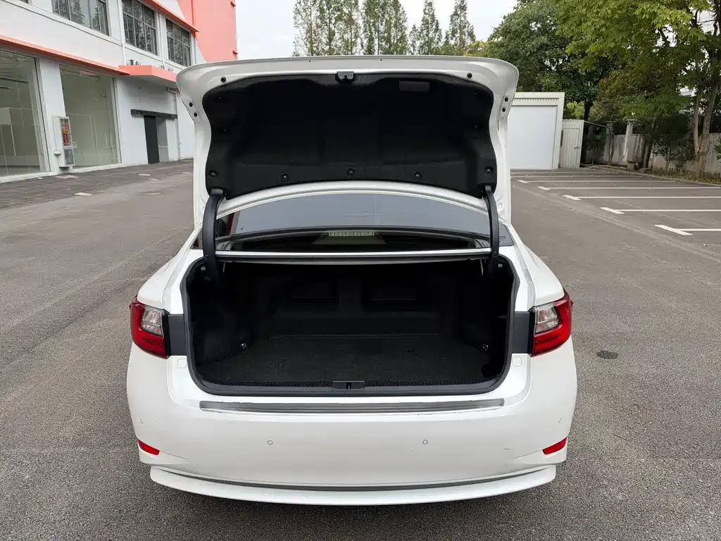Lexus ES — миниатюра 21
