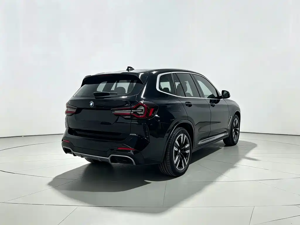 BMW iX3 — миниатюра 9