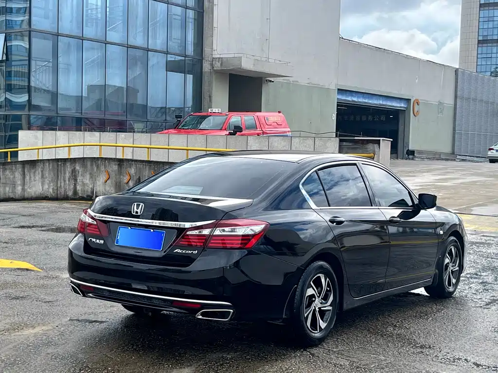 Honda Accord — миниатюра 9