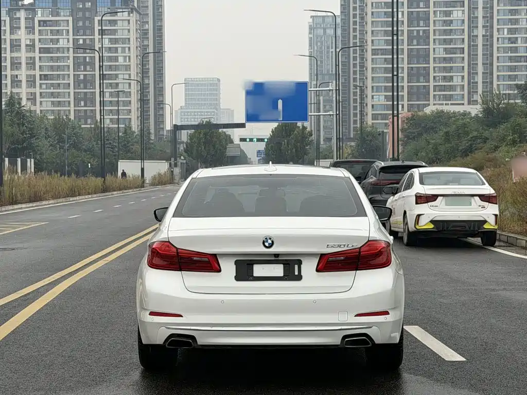 BMW 5 Series New Energy — миниатюра 6