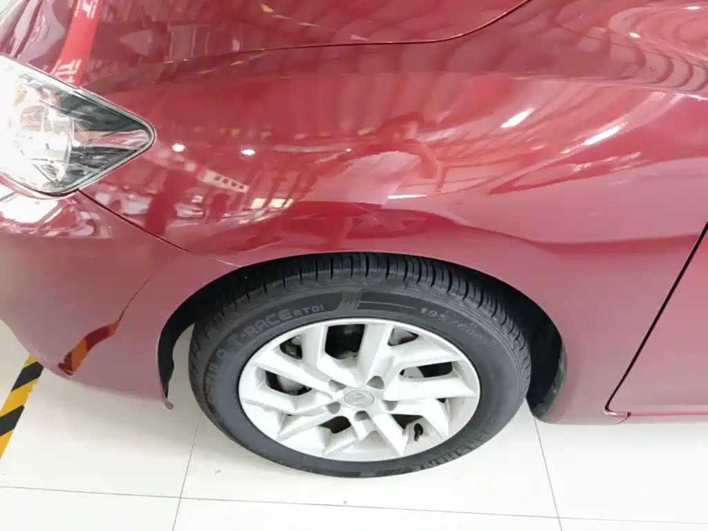 Nissan Tiida — миниатюра 23