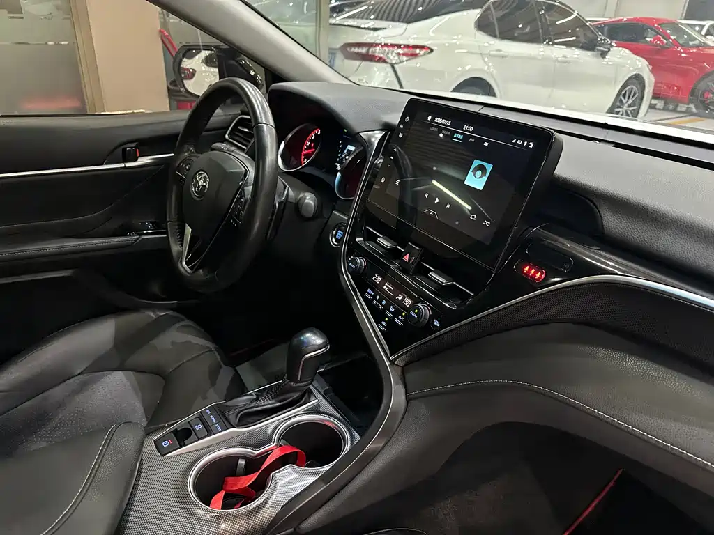 Toyota Camry — миниатюра 9