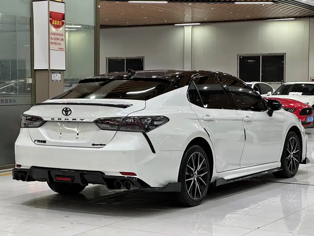 Toyota Camry — миниатюра 13
