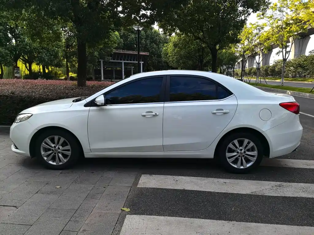 Roewe 360 — миниатюра 10