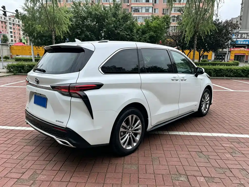 Toyota Granvia — миниатюра 4