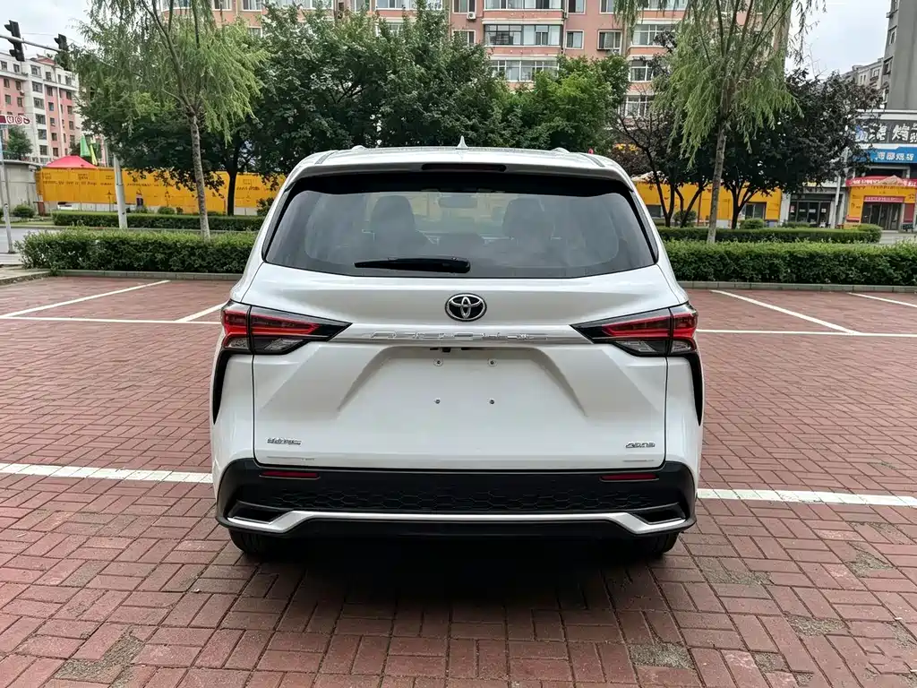 Toyota Granvia — миниатюра 6