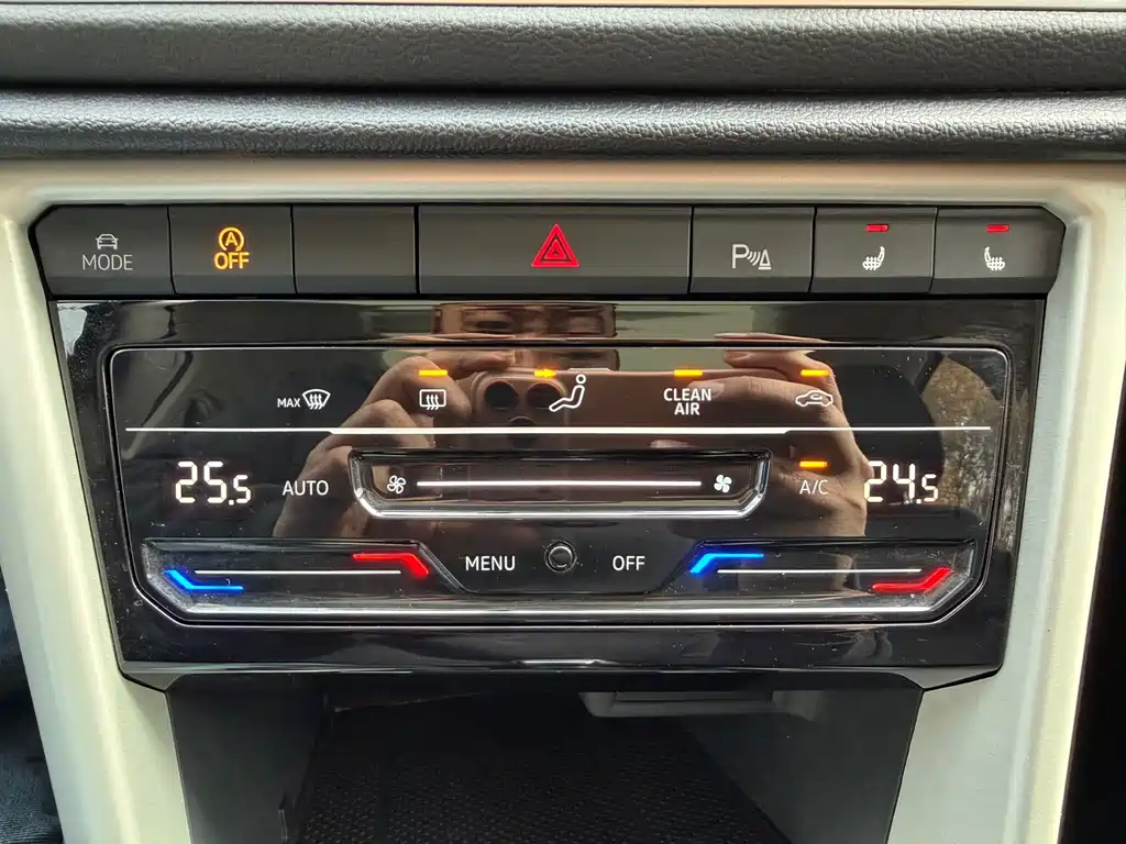 Volkswagen T-Roc — миниатюра 24