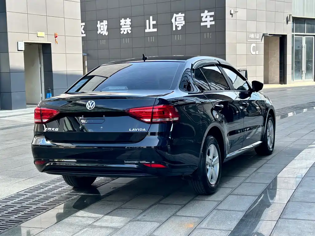 Volkswagen Lavida — миниатюра 4